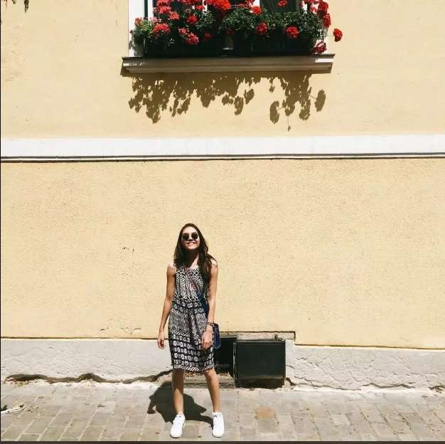 Potret Sabrina Saudara Kembar Olivia Jensen yang Jarang Tersorot, Ternyata Nggak Kalah Cantik!
