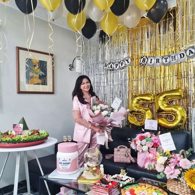 Potret Terbaru Puspa Dewi, Puspa Dewi, Nenek Cantik yang Viral Punya Paras Bak ABG!