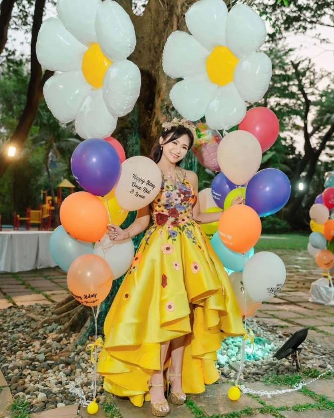 Potret Terbaru Puspa Dewi, Puspa Dewi, Nenek Cantik yang Viral Punya Paras Bak ABG!
