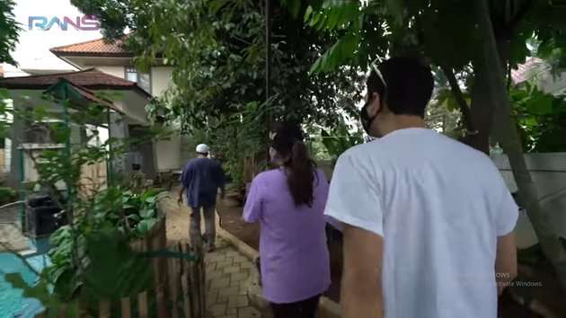 Potret Rumah Rano Karno yang Didesain Ala Perkampungan, Ada Oplet Si Doel Seharga Rp 1 Miliar!
