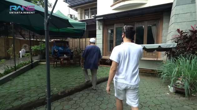 Potret Rumah Rano Karno yang Didesain Ala Perkampungan, Ada Oplet Si Doel Seharga Rp 1 Miliar!