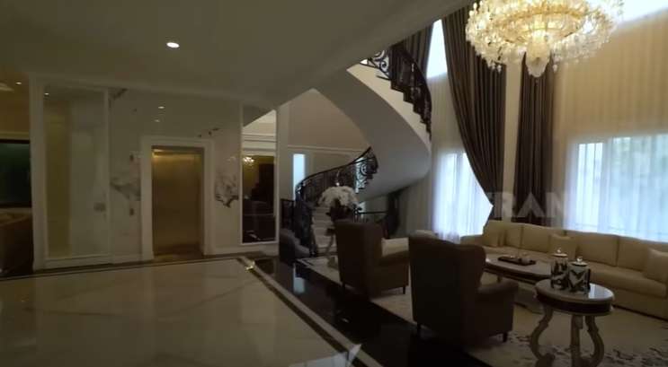 Potret Rumah Mewah Bos Kosmetik, Rizky Ananda Musa, Ada 'Alun-alun' di Dalamnya, Bayar Listrik per Bulan Rp20 Juta