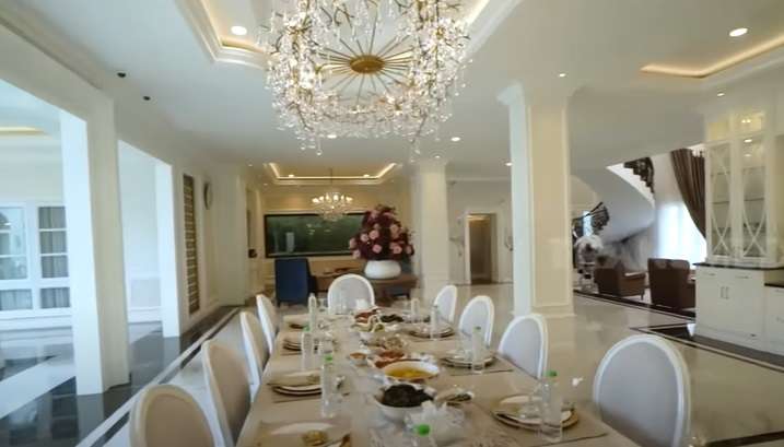 Potret Rumah Mewah Bos Kosmetik, Rizky Ananda Musa, Ada 'Alun-alun' di Dalamnya, Bayar Listrik per Bulan Rp20 Juta