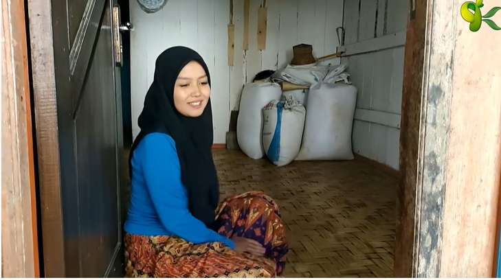 Potret Nene Janda Cantik yang Hidup di Desa, Ternyata Menikah di Usia Muda!