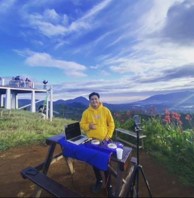 Masih Ingat Galih Ginanjar? Dulu Heboh Kasus Ikan Asin, Kini Punya Pekerjaan Baru Berujung Cibiran!