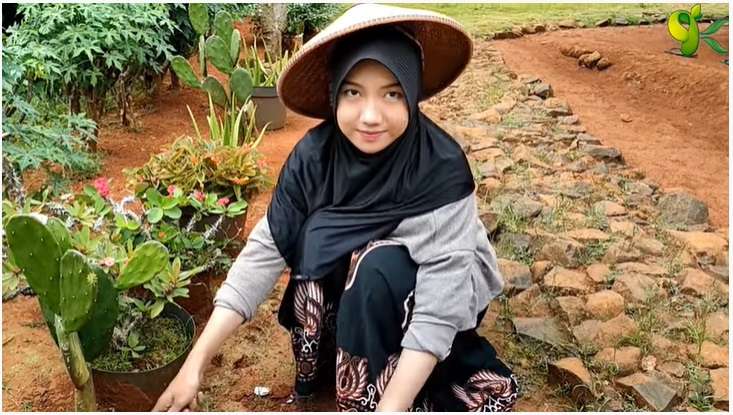 Potret Gadis Sunda yang Cantiknya Bak Bidadari, Penampilan Sederhana Tuai Pujian!