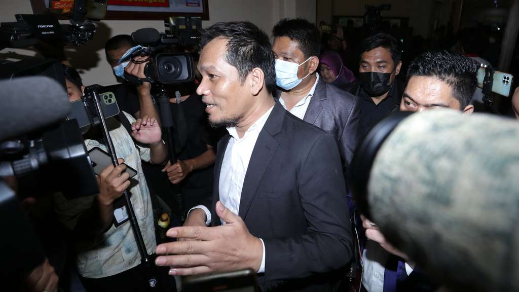 FOTO' Rizky Billar Mangkir dari Panggilan Polisi, Pengacara: Psikisnya Terganggu
