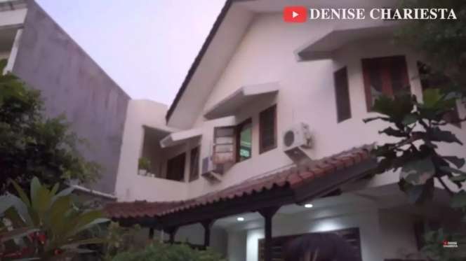 10 Potret Rumah Denise Chariesta di Kampung Halaman, Ternyata Sultan Sejak Lahir, Semua Marmer!