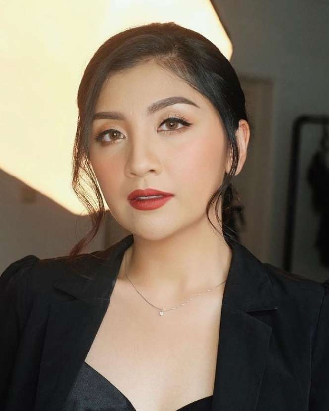 Potret Giannirma Gavrila Putri Sambung Feni Rose yang Jarang Tersorot, Ternyata Cantik Banget!