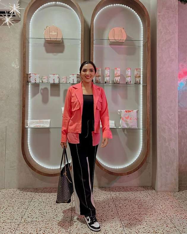 Sering Didoakan Berhijab, Sederet Seleb Cantik Ini Masih Betah dengan Penampilan Lama!