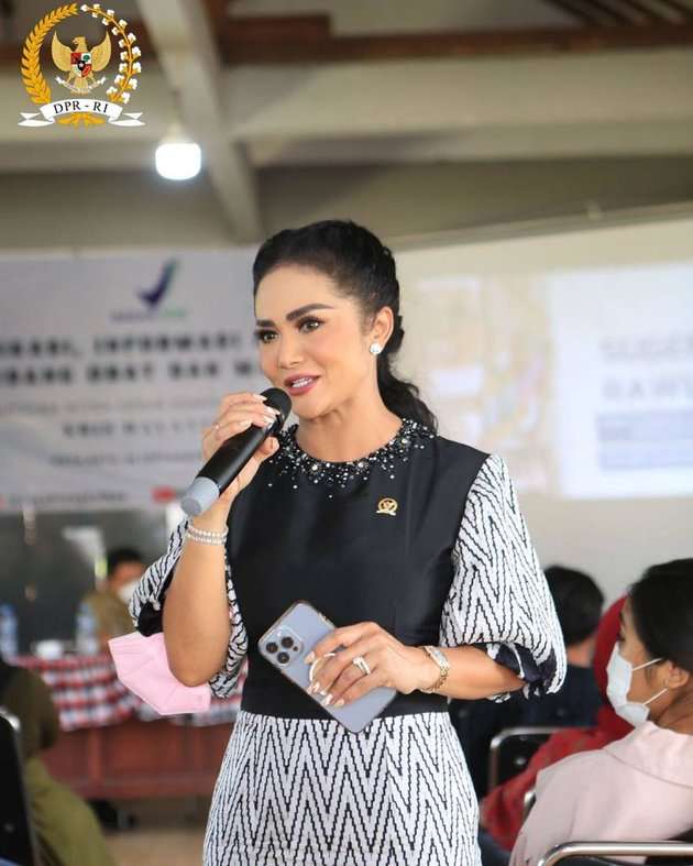Sering Didoakan Berhijab, Sederet Seleb Cantik Ini Masih Betah dengan Penampilan Lama!