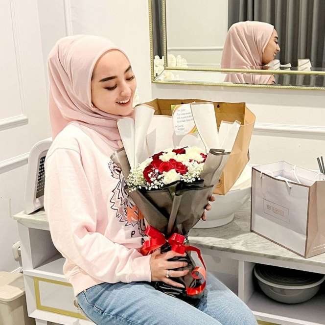 Masih Ingat Dinan Fajrina, Istri Doni Salmanan? Suami Dimiskinkan & Dipenjara 8 Tahun, Kini Tulis Pesan Haru