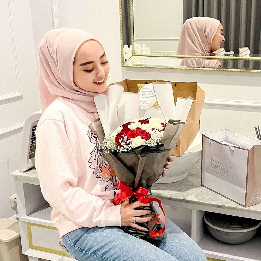 Masih Ingat Dinan Fajrina, Istri Doni Salmanan? Suami Dimiskinkan & Dipenjara 8 Tahun, Kini Tulis Pesan Haru