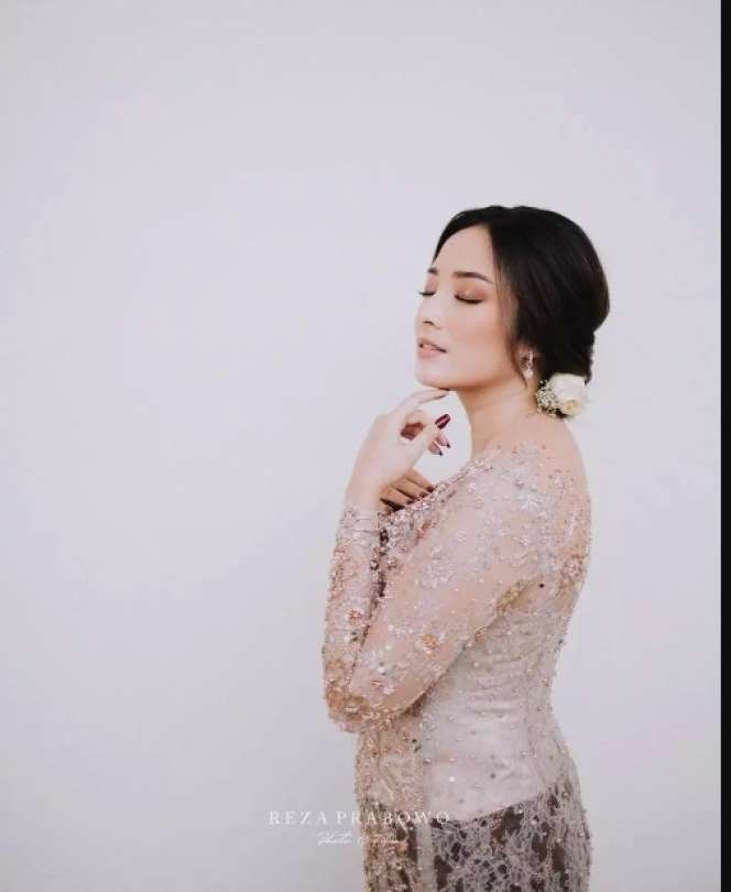 Potret Selebgram Saat Lamaran, Penampilan Sisca Kohl Curi Perhatian, Gaunnya Super Indah!