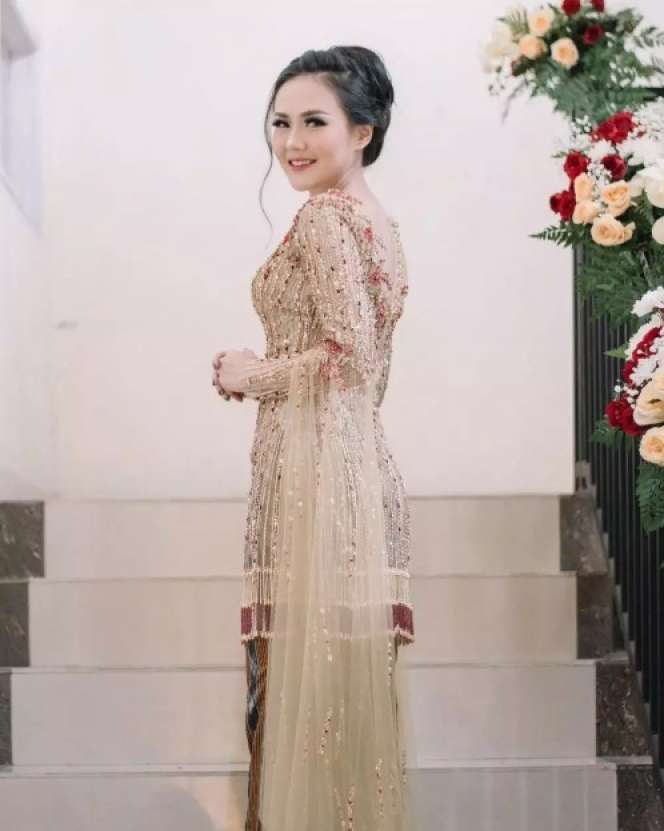 Potret Selebgram Saat Lamaran, Penampilan Sisca Kohl Curi Perhatian, Gaunnya Super Indah!