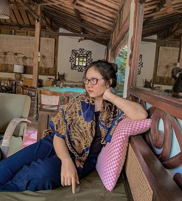 Potret Shania Adik Erina Gudono yang Jarang Tersorot, Nggak Kalah Cantik dari Sang Kakak!