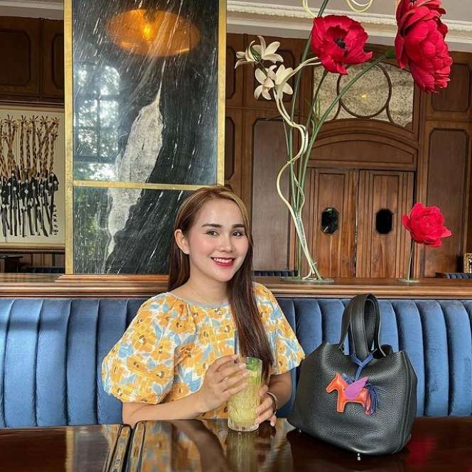 Disebut Jadi `Mami Simpanan` Rizky Billar, Intip 10 Potret Gaya Hidup Mewah Isa Zega, Ternyata …