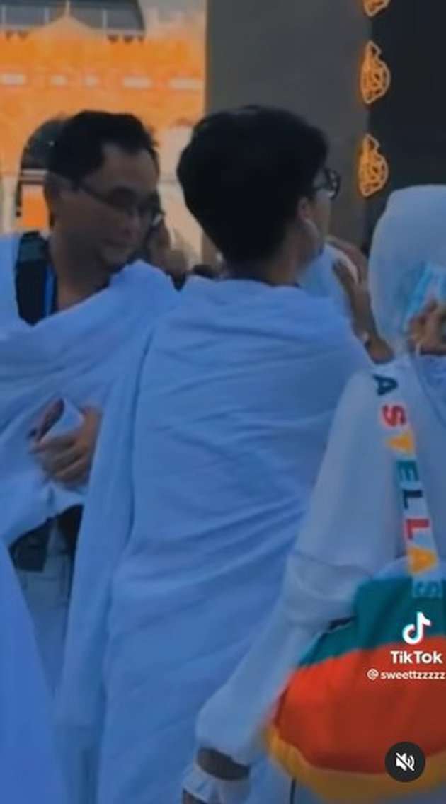 Senyum Lesti Kejora saat Jalani Ibadah Umroh, Berusaha Tegar 