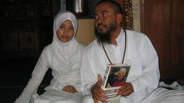 Terungkap! 7 Sumber Kekayaan Syekh Puji, Punya Brankas Berisi Harta Karun Miliaran, HP nya Masih Jadul Diikat Karet!