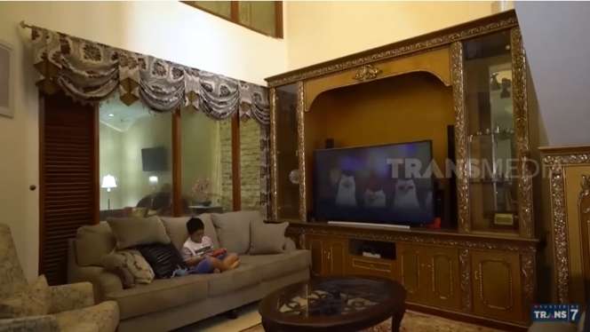 Kelewat Tajir, Ini 10 Potret Rumah dr Elis Ratna yang Jarang Ditempati, Interior Serba Emas!