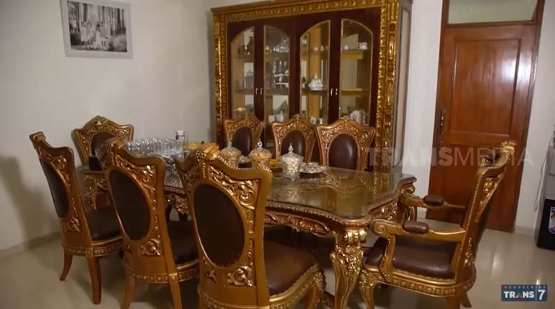 Kelewat Tajir, Ini 10 Potret Rumah dr Elis Ratna yang Jarang Ditempati, Interior Serba Emas!