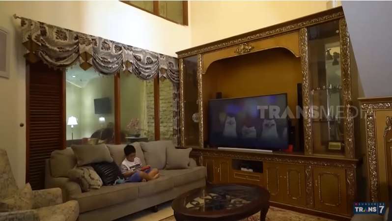 Kelewat Tajir, Ini 10 Potret Rumah dr Elis Ratna yang Jarang Ditempati, Interior Serba Emas!