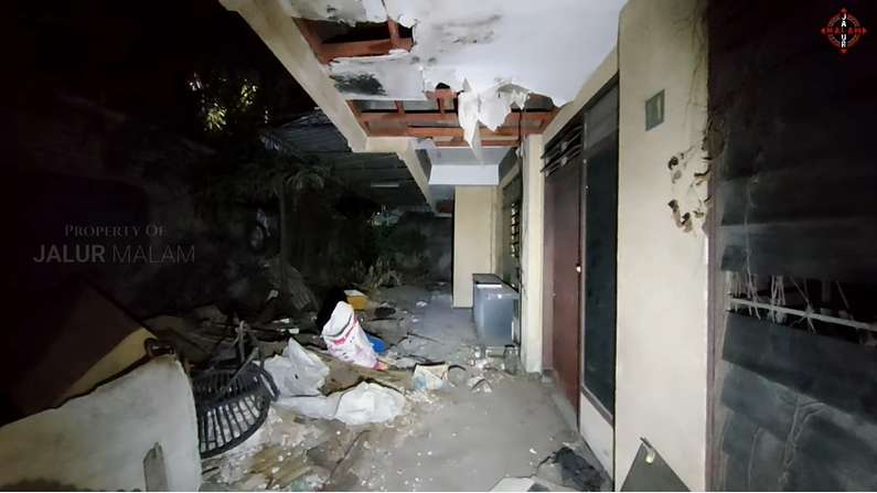 10 Potret Rumah Mewah Terbengkalai 30 Tahun, Gegara Rebutan Harta Istri Tua & Muda, Ada Patung Manusia!