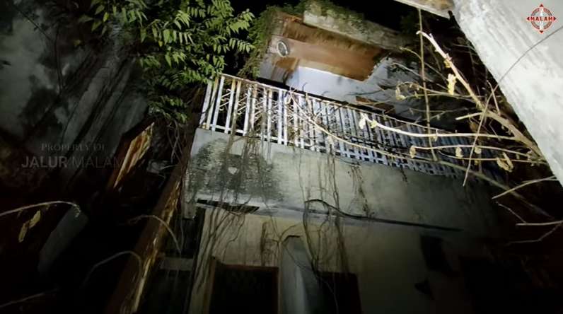 10 Potret Rumah Mewah Terbengkalai 30 Tahun, Gegara Rebutan Harta Istri Tua & Muda, Ada Patung Manusia!