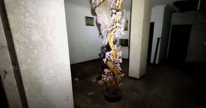 10 Potret Rumah Mewah Terbengkalai 30 Tahun, Gegara Rebutan Harta Istri Tua & Muda, Ada Patung Manusia!