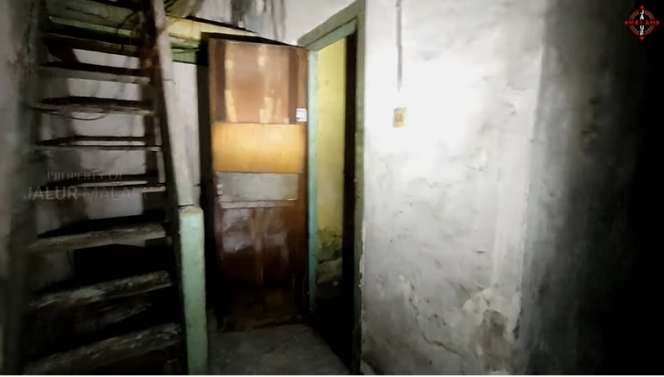 10 Potret Rumah Mewah Terbengkalai 30 Tahun, Gegara Rebutan Harta Istri Tua & Muda, Ada Patung Manusia!