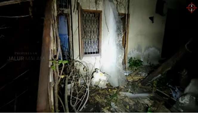 10 Potret Rumah Mewah Terbengkalai 30 Tahun, Gegara Rebutan Harta Istri Tua & Muda, Ada Patung Manusia!