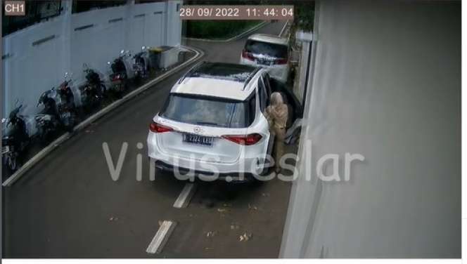 Potret Rekaman CCTV Lesti Kejora Gendong Baby Fatih Usai Diduga Alami KDRT, Kendarai Mobil Sendiri!