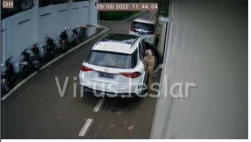 Potret Rekaman CCTV Lesti Kejora Gendong Baby Fatih Usai Diduga Alami KDRT, Kendarai Mobil Sendiri!