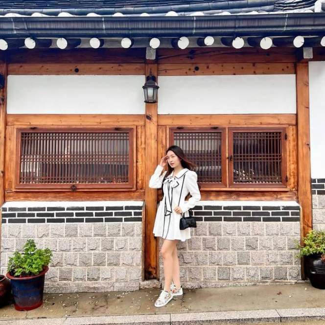 Potret Liburan Natasha Wilona di Korea, Pakai Hanbok Mirip Banget Sama Warga Lokal!