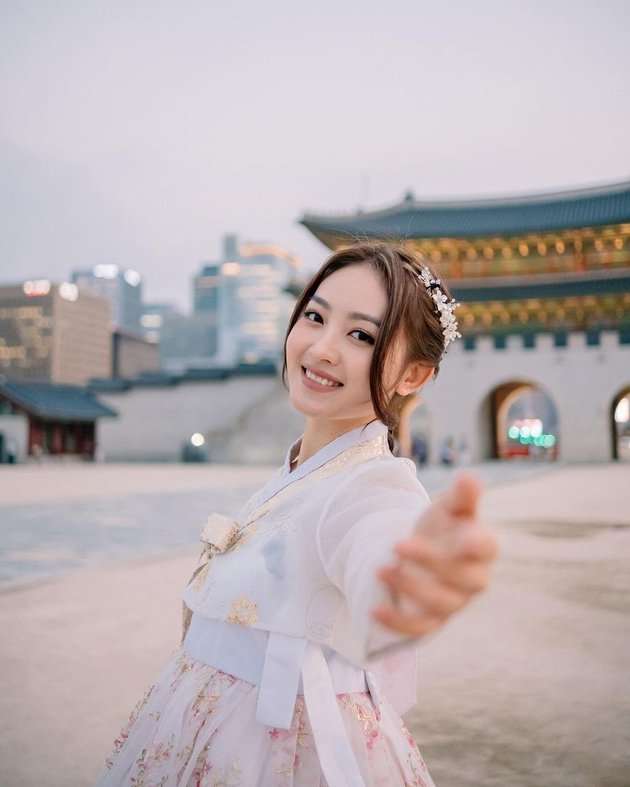 Potret Liburan Natasha Wilona di Korea, Pakai Hanbok Mirip Banget Sama Warga Lokal!