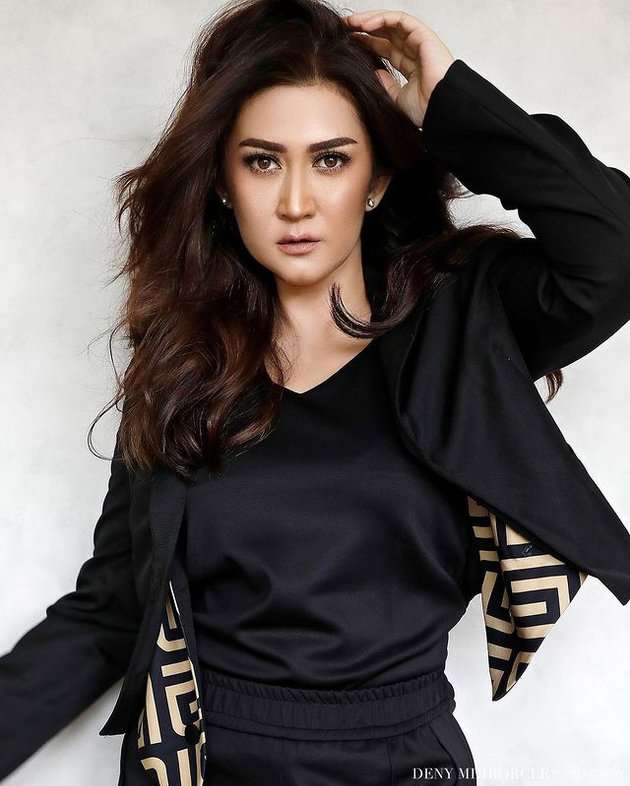 Potret Terbaru Nafa Urbach, Pamer Lekuk Tubuh Bak Biola!