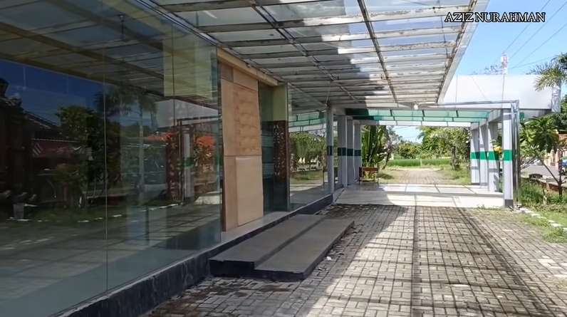 Penampakan Rumah Sakit Terbengkalai di Indramayu, Bak di Film Horor, Masih Ada Ambulance Terparkir!