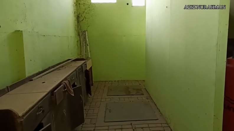 Penampakan Rumah Sakit Terbengkalai di Indramayu, Bak di Film Horor, Masih Ada Ambulance Terparkir!