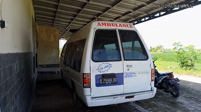 Penampakan Rumah Sakit Terbengkalai di Indramayu, Bak di Film Horor, Masih Ada Ambulance Terparkir!