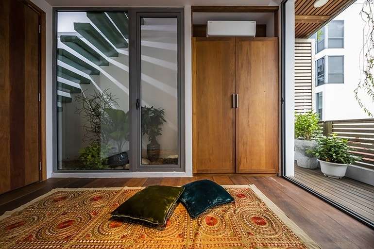 7 Potret Rumah Anti Sombong, Luarnya Sempit Terhimpit, Dalamnya Bikin Takjub Bukan Kepalang!