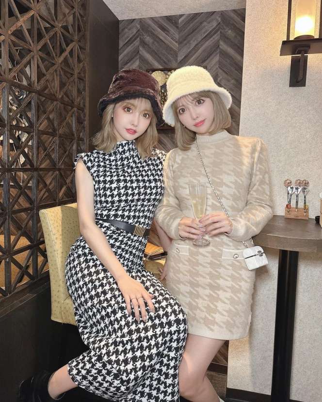 10 Potret Si Kembar yang Oplas Demi Terlihat Identik, Netizen Salfok Foto Before-nya: Beda Banget!