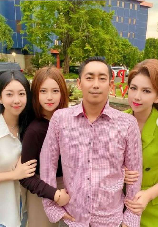 Potret Heni Tania Kunjungi Suami Saat Pendidikan, Paras Cantiknya Bikin Salfok!