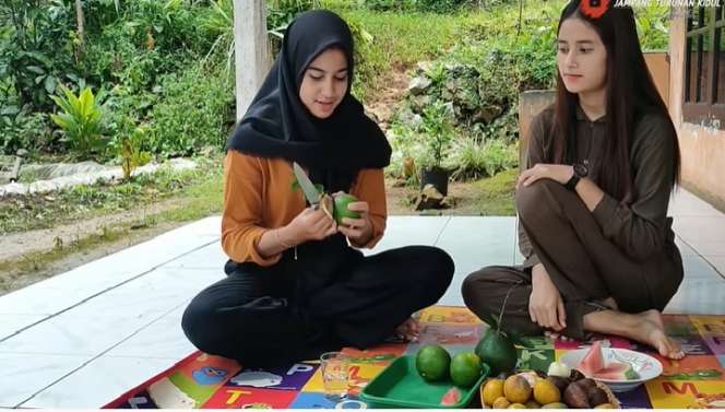 Momen Pertemuan Ida dan Intan Gadis Blasteran yang Hidup di Desa, Paras Cantiknya Bikin Terpesona!