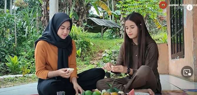 Momen Pertemuan Ida dan Intan Gadis Blasteran yang Hidup di Desa, Paras Cantiknya Bikin Terpesona!