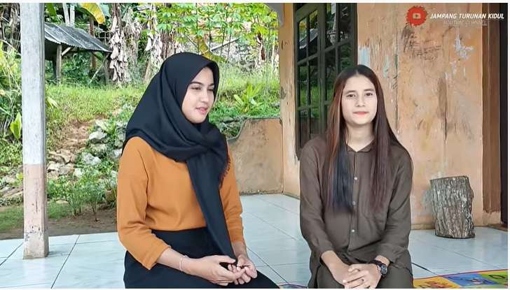 Momen Pertemuan Ida dan Intan Gadis Blasteran yang Hidup di Desa, Paras Cantiknya Bikin Terpesona!