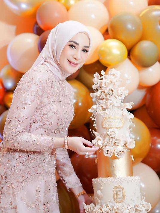 10 Potret Erin Istri Andre Taulany Rayakan Ultah ke-37, Body Jadi Sorotan, Bak Boneka Princess!