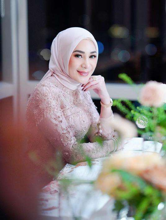 10 Potret Erin Istri Andre Taulany Rayakan Ultah ke-37, Body Jadi Sorotan, Bak Boneka Princess!