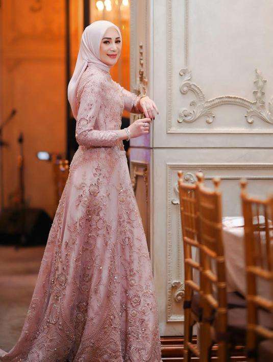 10 Potret Erin Istri Andre Taulany Rayakan Ultah ke-37, Body Jadi Sorotan, Bak Boneka Princess!