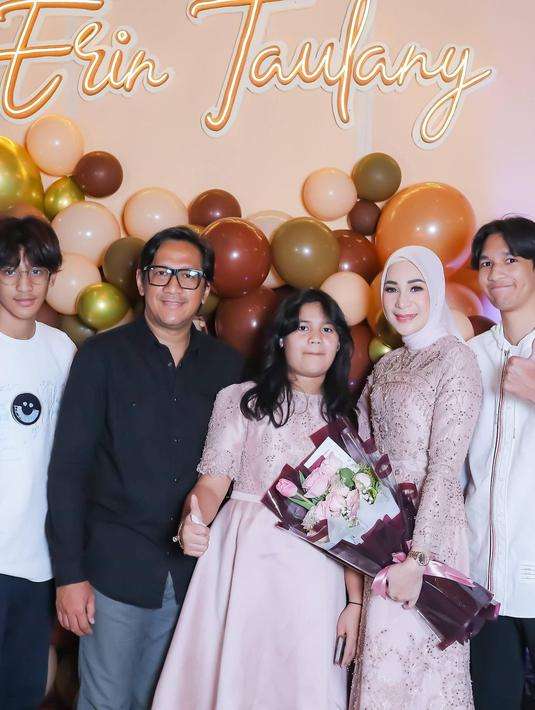 10 Potret Erin Istri Andre Taulany Rayakan Ultah ke-37, Body Jadi Sorotan, Bak Boneka Princess!