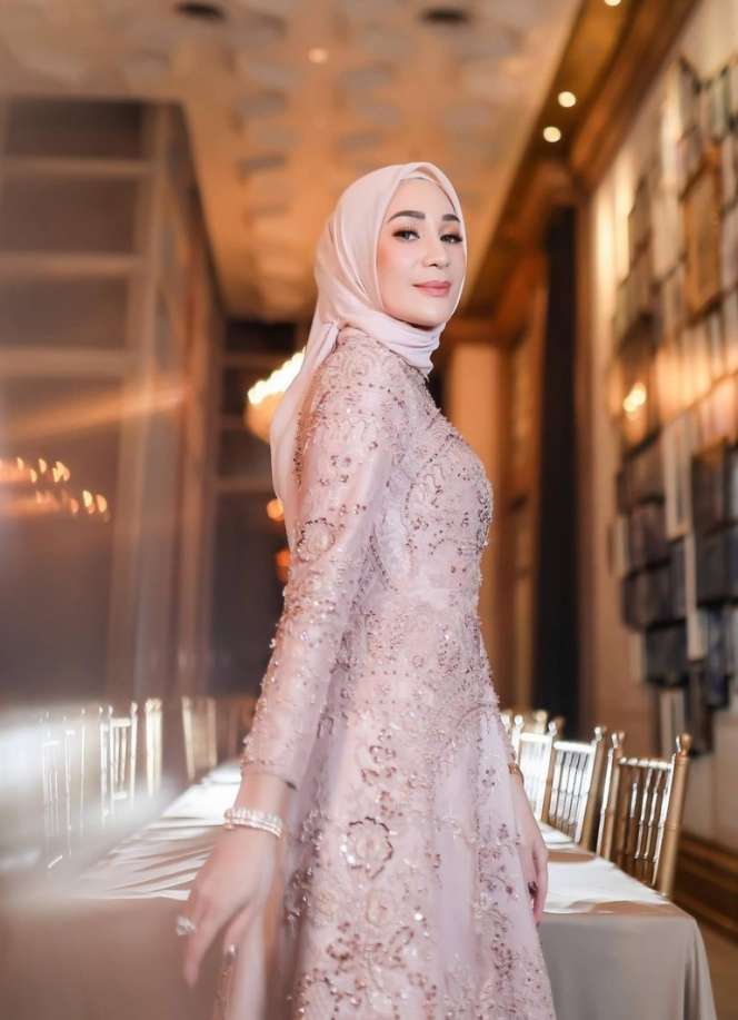 10 Potret Erin Istri Andre Taulany Rayakan Ultah ke-37, Body Jadi Sorotan, Bak Boneka Princess!